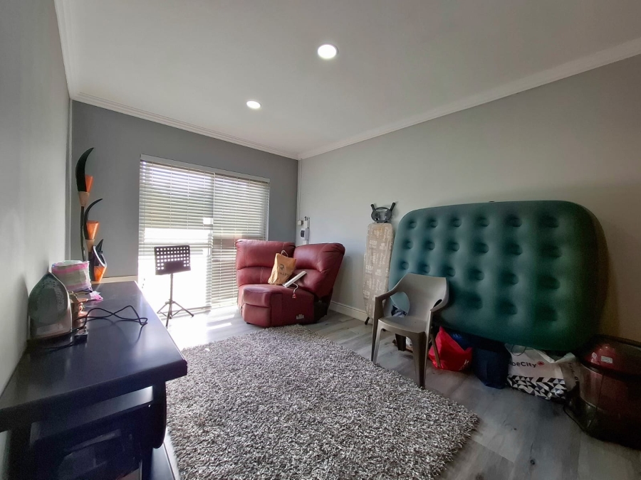 6 Bedroom Property for Sale in Beacon Bay Eastern Cape